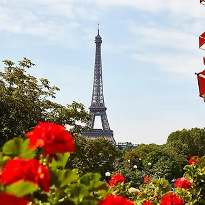Plaza Athenee - Dorchester Collection Paříž